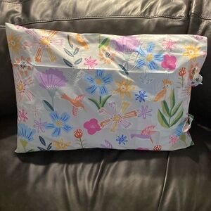 Pottery Barn
Kids Naomi Floral Standard Sham, Aqua, 100% Organic Cotton NWT